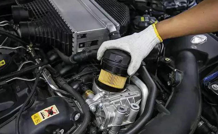 机油加多了必须要放掉吗(机油加多了必须抽出来吗)