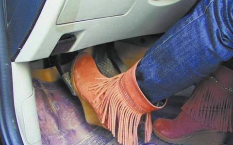 科目三踩离合和刹车算滑行吗(科目三踩离合和刹车顺序)