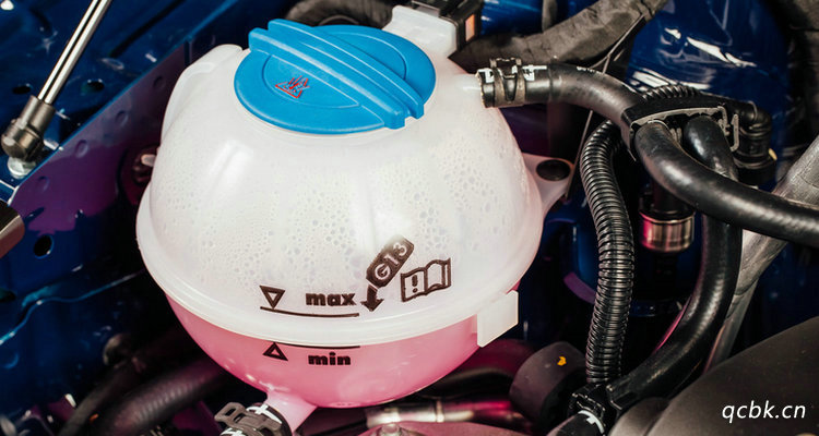 发动机冷却液如何更换 发动机冷却液更换教程(发动机冷却液如何加注)