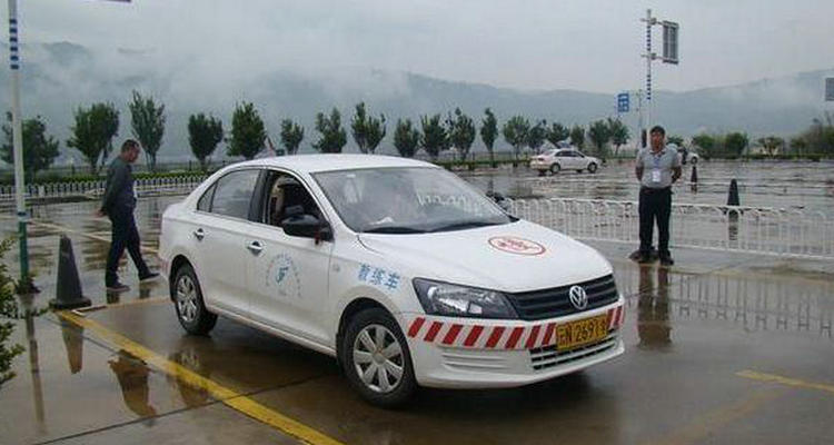 科目二要多少个学时才能考试(科目二要多少个课时)