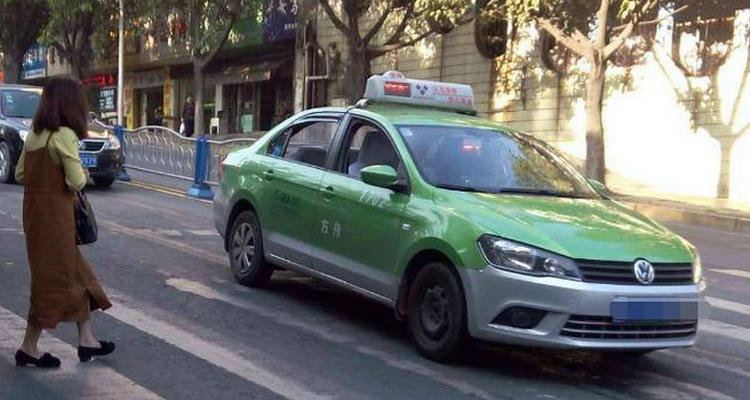 开别人车被扣分了怎么去处理(轿车逆行扣几分罚多少钱)