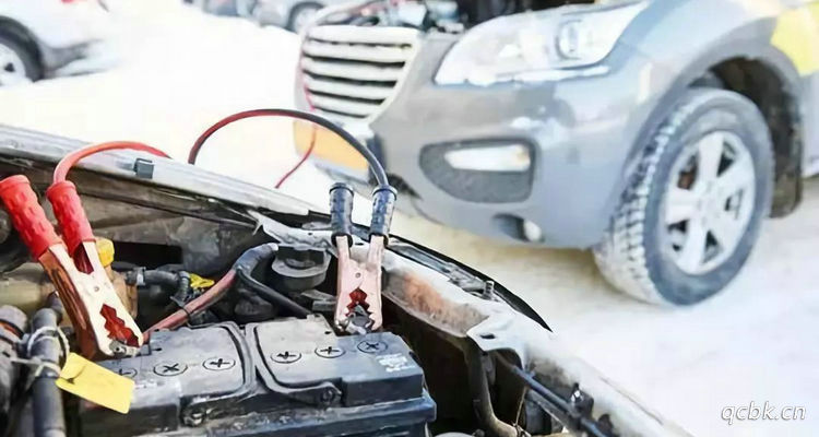 汽车电瓶没电了怎么办三种方法(汽车电瓶没电了怎么打火启动)