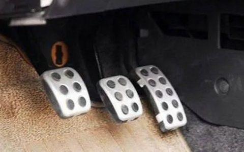 练车离合器的正确踩法(离合器正确)