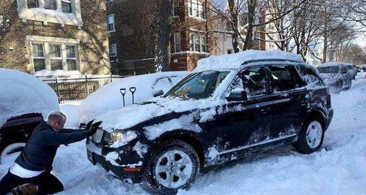 冬天汽车打火后有汽油味怎么回事(冬天汽车打火后有点抖动)