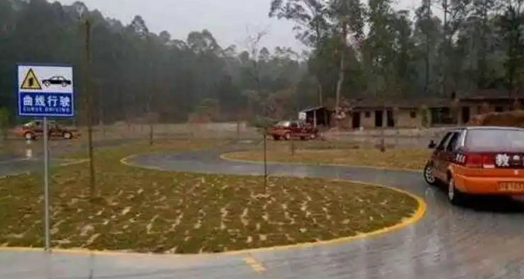 考c1驾驶证年龄限制多少岁(考c1驾驶证年龄有什么要求)插图