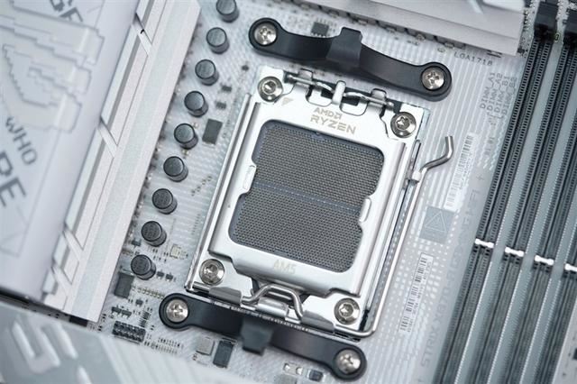 纯白外表下235W稳定释放! 华硕ROG STRIX X870-A GAMING WIFI吹雪主板评测插图4