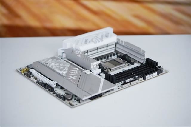 纯白外表下235W稳定释放! 华硕ROG STRIX X870-A GAMING WIFI吹雪主板评测插图46