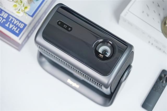 白墙+白天真的能看清? 当贝F7 Pro 4K投影仪全面评测插图6 白墙+白天真的能看清? 当贝F7 Pro 4K投影仪全面评测插图6