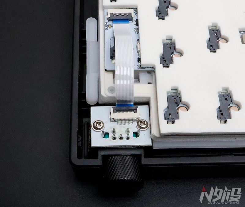 0.85寸屏幕+5000电池! 黑爵AK650三模机械键盘拆解评测插图13 0.85寸屏幕+5000电池! 黑爵AK650三模机械键盘拆解评测插图13