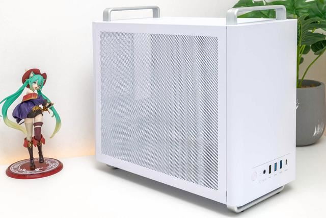 8万散热孔驰骋黑神话? 硕一凤凰U320桌面极简机箱装机测评插图2