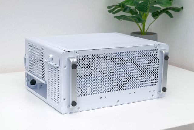 8万散热孔驰骋黑神话? 硕一凤凰U320桌面极简机箱装机测评插图10