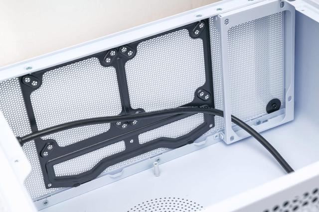 8万散热孔驰骋黑神话? 硕一凤凰U320桌面极简机箱装机测评插图14