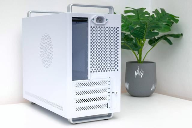 8万散热孔驰骋黑神话? 硕一凤凰U320桌面极简机箱装机测评插图17