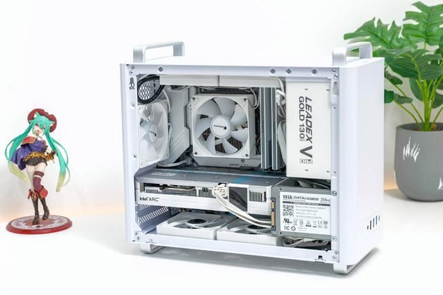 8万散热孔驰骋黑神话? 硕一凤凰U320桌面极简机箱装机测评插图20