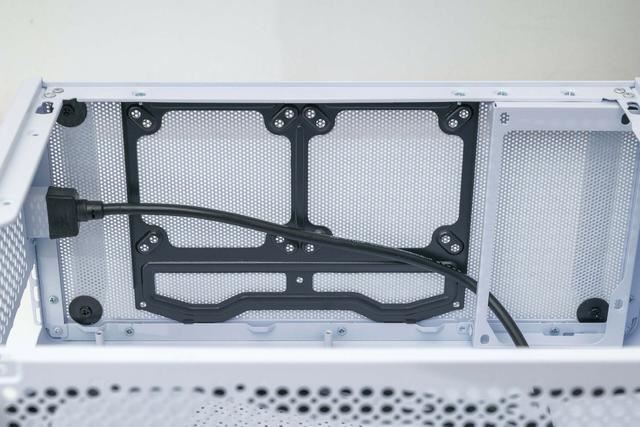 8万散热孔驰骋黑神话? 硕一凤凰U320桌面极简机箱装机测评插图23