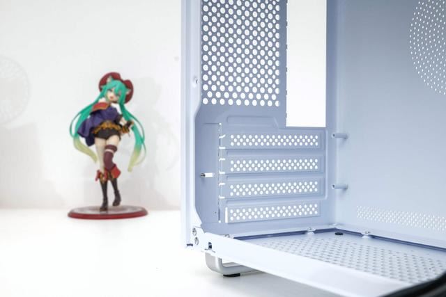 8万散热孔驰骋黑神话? 硕一凤凰U320桌面极简机箱装机测评插图25