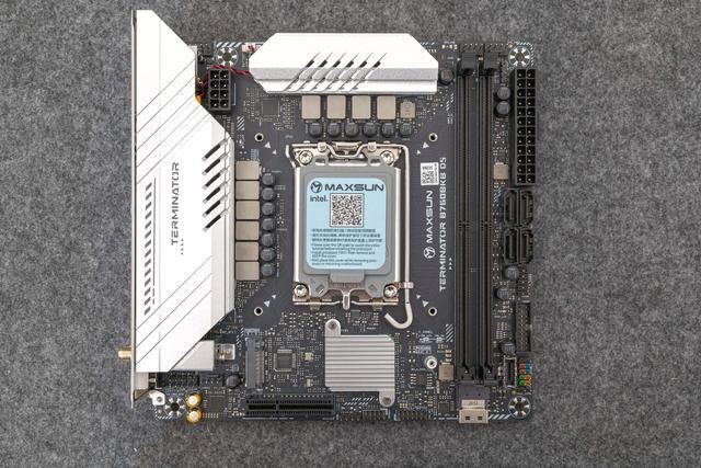 和PCIe延长线说byebye! 铭瑄B760 BKB D5 WiFi背靠背装机配件教程插图1