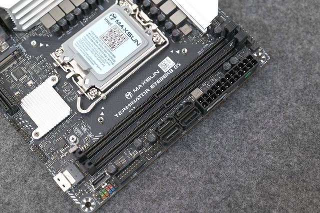 和PCIe延长线说byebye! 铭瑄B760 BKB D5 WiFi背靠背装机配件教程插图5