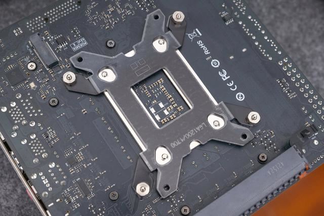 和PCIe延长线说byebye! 铭瑄B760 BKB D5 WiFi背靠背装机配件教程插图16