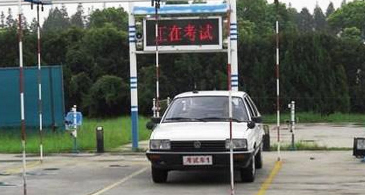 科目二新手练车步骤(科目二新手练车座椅调高好还是调低好)