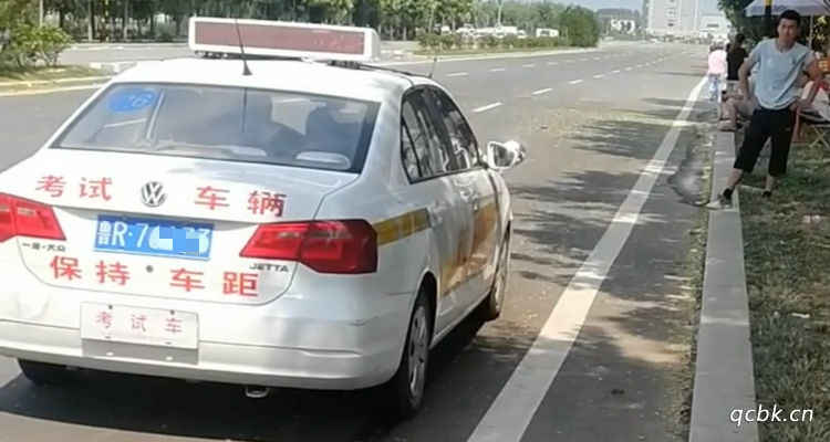 科目三怎样靠边停车(科目三怎样靠边停车是压离合还是离合)