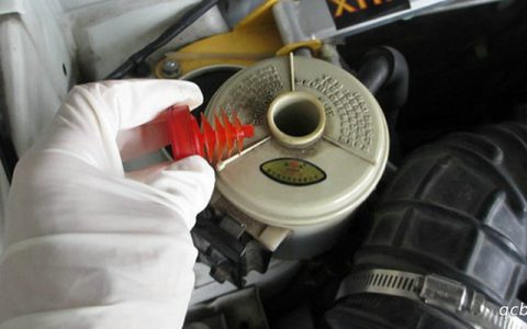 转向助力油怎么更换 转向助力油更换教程(转向助力油怎么检查)