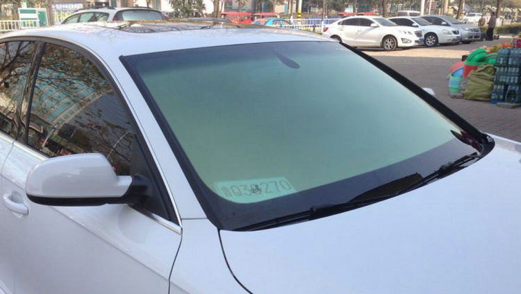 汽车玻璃有油污怎么去除(汽车玻璃有油污用什么清洗)