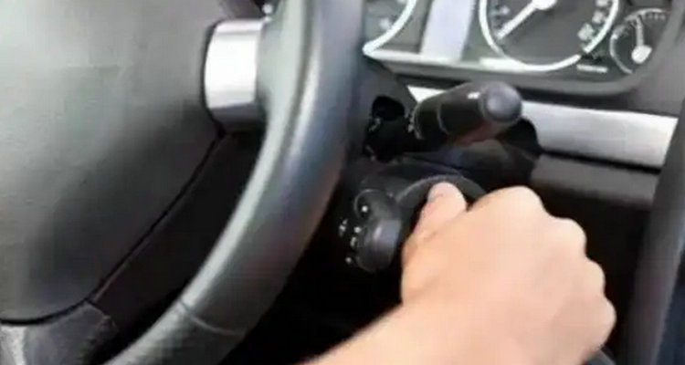 冬季汽车打火正确方法(冬季汽车启动打火费劲)