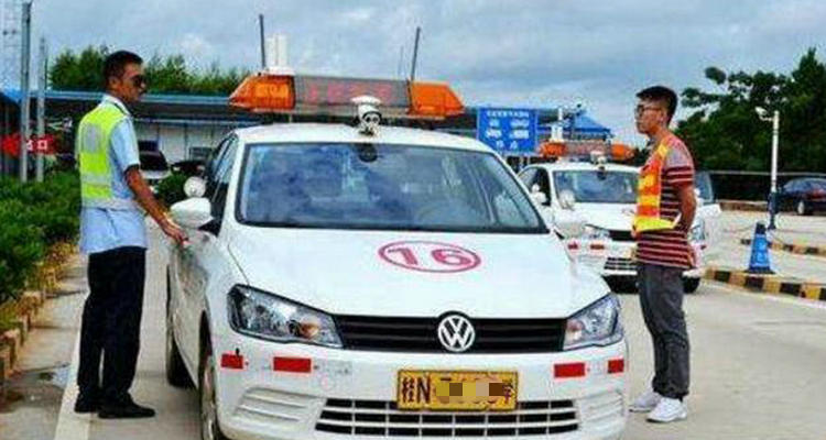 c2自动挡科目三考试内容有哪些(C2自动挡科目三教学视频)