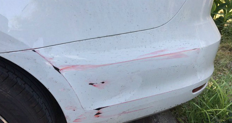 小车被刮花了一点怎么处理(小车被刮花了一点处理多少钱)