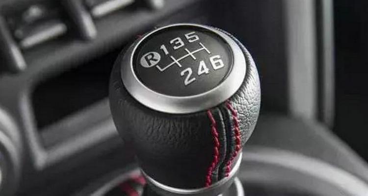 手动挡要换变速箱油吗(手动挡要换变速箱油么)