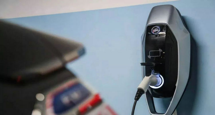 家里安装充电桩需要注意什么事项(家里安装充电桩需要多少费用)