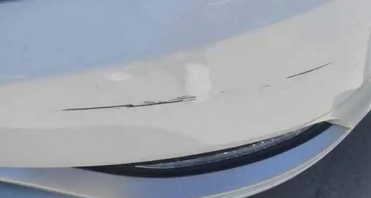 汽车底漆被蹭出来了怎么办(汽车底漆被蹭出来是什么样的)