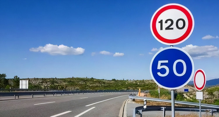 高速公路上超速怎么处罚(高速公路上超速50%以上扣多少分)