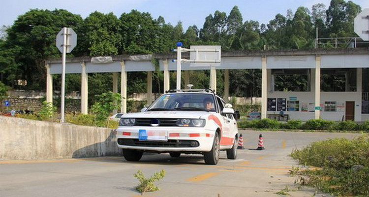 科目二坡道定点停车和起步扣分标准(科目二坡道定点扣分标准)