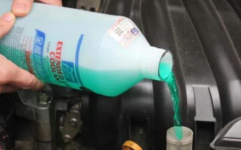 防冻液用水代替的后果(防冻液用水代替有什么后果)