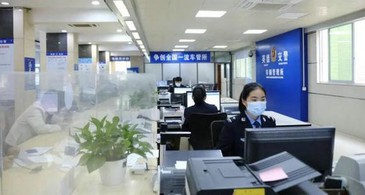 驾照期满换证需要带什么材料(驾照期满换证需要照片吗)