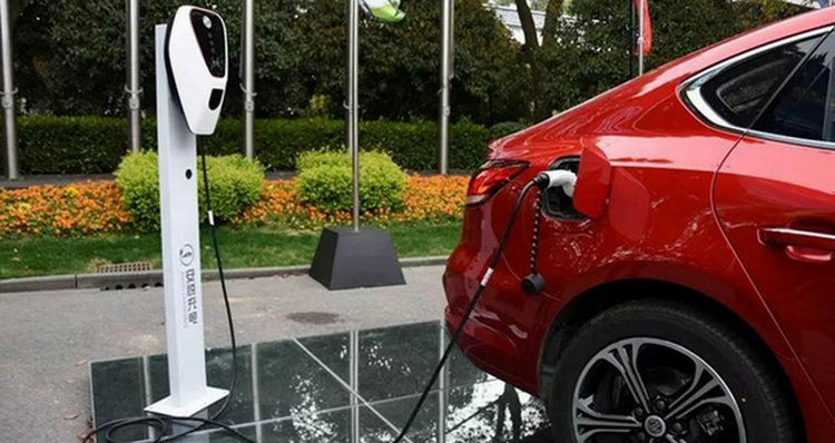 新能源车一公里大概多少钱(新能源车一公里多少度电)插图