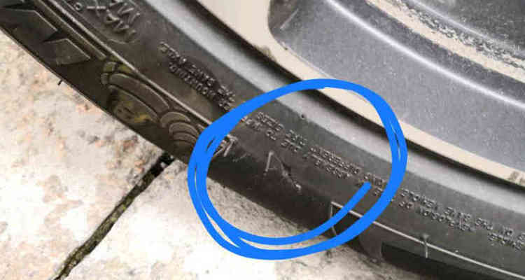 轮胎侧边破损影响行驶吗(轮胎胎侧破损)