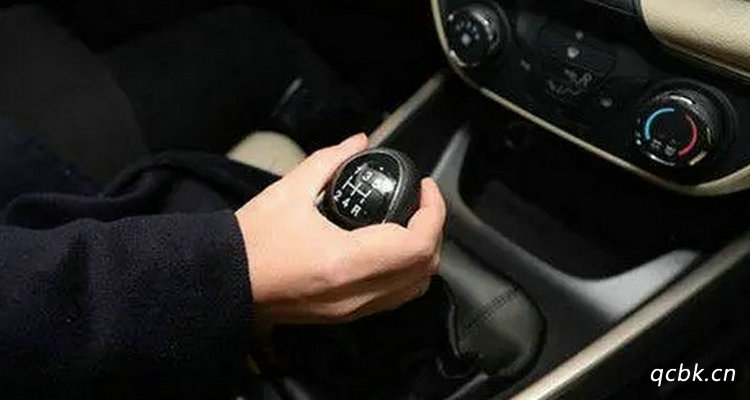 开手动挡的车正确的操作是什么(开手动挡的车正确的起步方法)