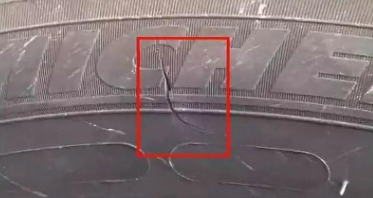 汽车轮胎侧面破了怎么办(汽车轮胎侧面破损是否可以修补)插图 汽车轮胎侧面破了怎么办(汽车轮胎侧面破损是否可以修补)插图