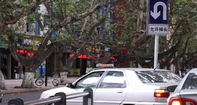 双实线掉头扣几分罚多少钱(双实线掉头扣几分罚多少没有监控会处罚吗)