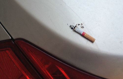 车顶被烟头烫了的修复方法有那些(车顶被烟头烫了个洞怎样修复无痕)