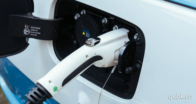 充电枪无法拔出怎样手动解锁(充电枪无法拔出怎样修)