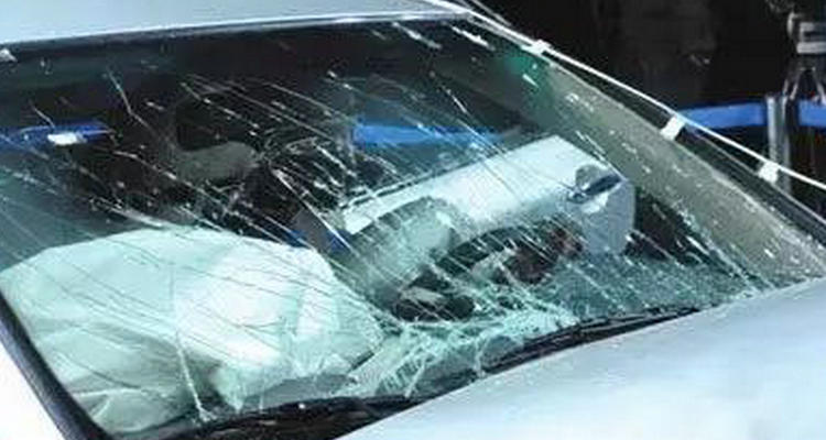 挡风玻璃刮花怎么处理(挡风玻璃刮花怎么修复)