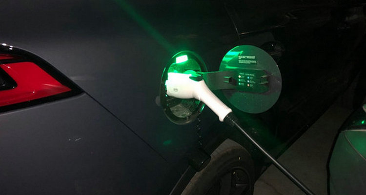 充电桩拔下来后被别人继续充电怎么办(充电桩拔下来后灯还亮)