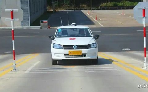 科二坡起怎么避免熄火溜车(科二坡起怎么操作不熄火)