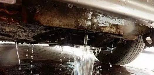 水箱漏水怎么解决(水箱漏水怎么解决汽车漏水问题)