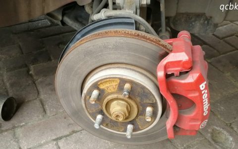 刹车盘生锈了属于正常吗(刹车盘 生锈)