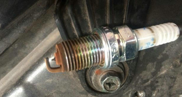 火花塞坏了能打火吗(火花塞坏了能打着车吗视频)